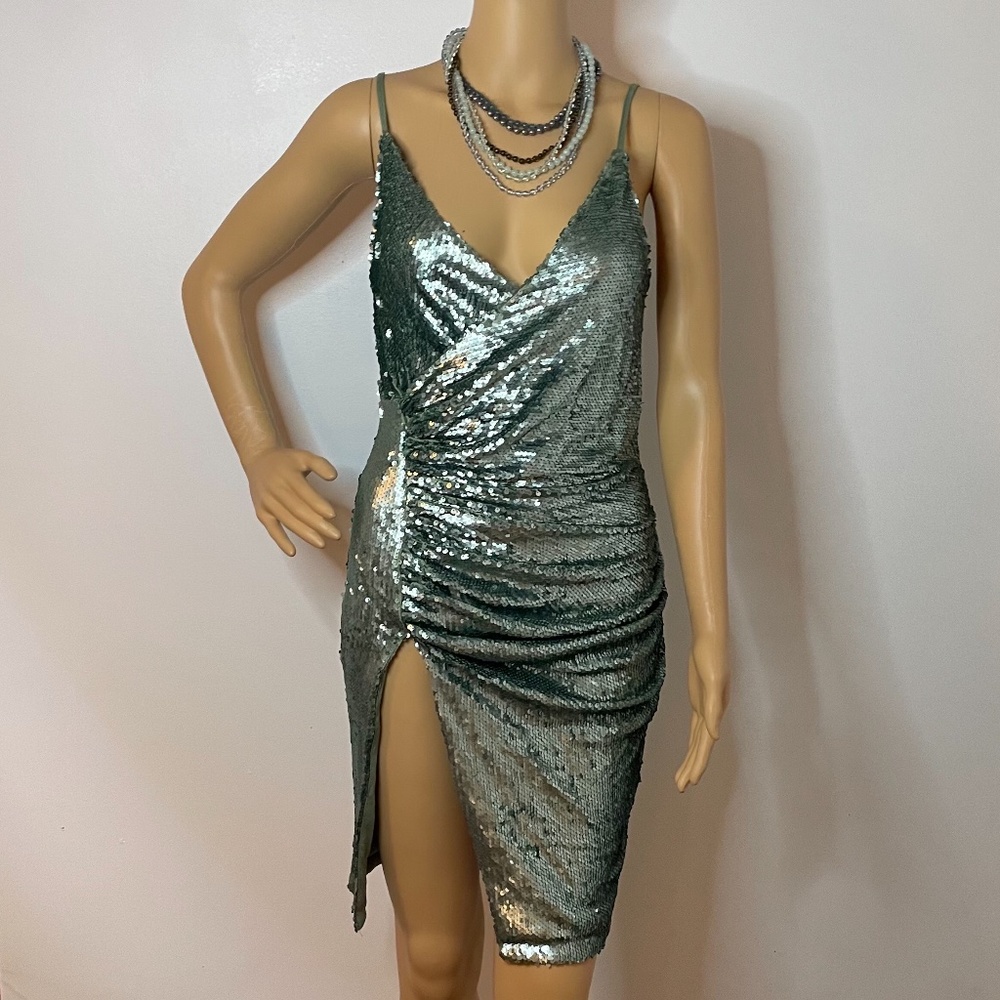 💕 HOST PICK!!! Sea green mermaid sexy sequin high slit dress!